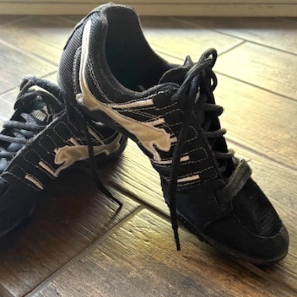 Puma Black and white sneakers with white classic puma design, lightweight, Size